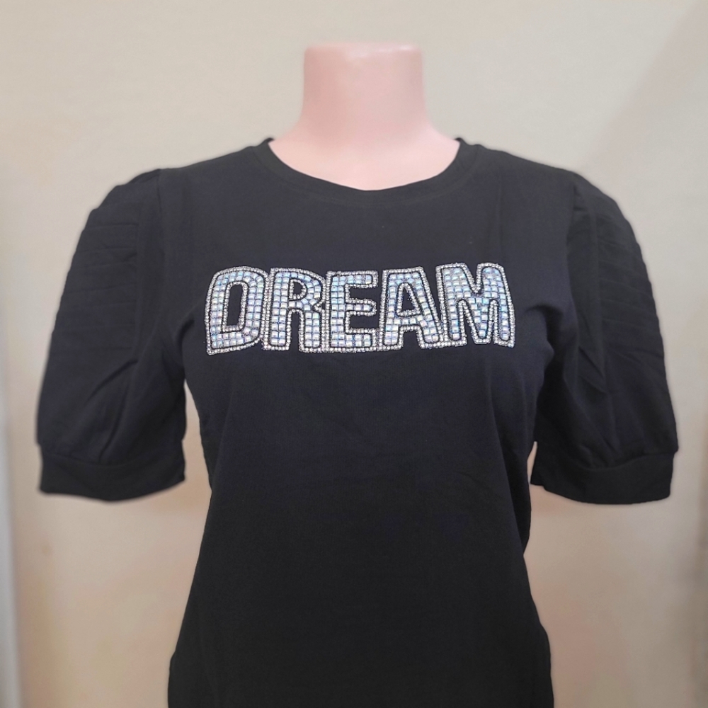 Beautiful DREAM top with puffed sleeve detail😍 MEDIUM
